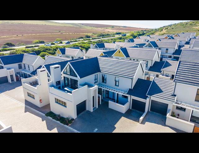 2 BEDROOM TOWNHOUSE FOR SALE IN HARTLAND LIFESTYLE ESTATE